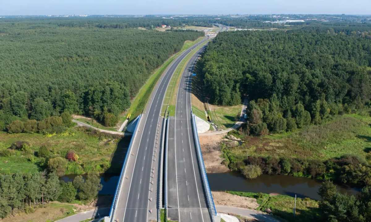 Autostrada czy droga krajowa: co wybrać, aby zaoszczędzić czas i pieniądze?