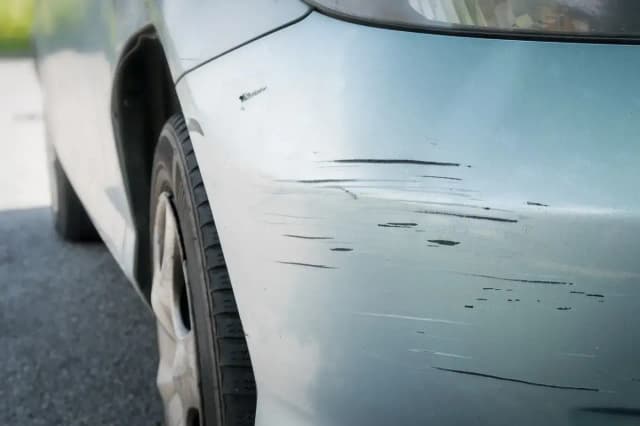 Jak skutecznie usunąć rysy na zderzaku i przywrócić mu blask