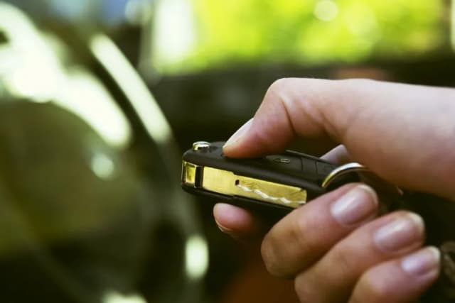 Jak zamontować centralny zamek w samochodzie - uniknij typowych błędów
