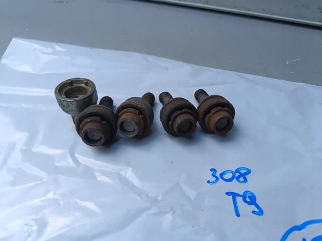 Jakie śruby do felg aluminiowych Peugeot 307 - uniknij błędów przy zakupie