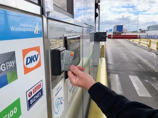 Czy można płacić kartą na autostradzie A2? Sprawdź, co musisz wiedzieć