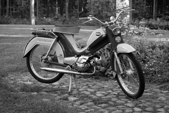 Jak wygląda motorower? Odkryj różnice między modelami i ich cechy