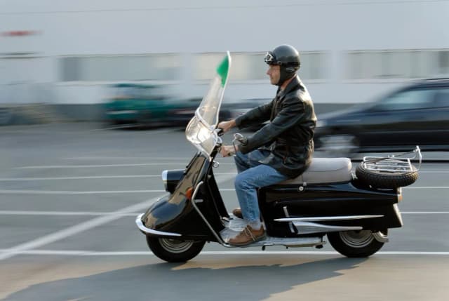 Co to jest motorower? Poznaj kluczowe informacje i przepisy