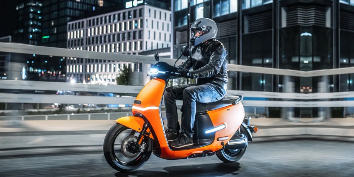 Czy można jeździć motorowerem na dowód? Sprawdź wymagania i konsekwencje prawne