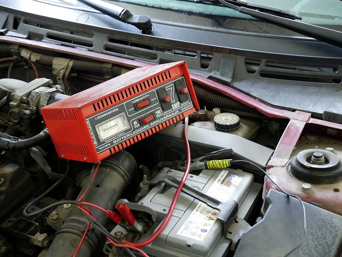 Jakie powinno być ładowanie alternatora 12V, aby uniknąć problemów?