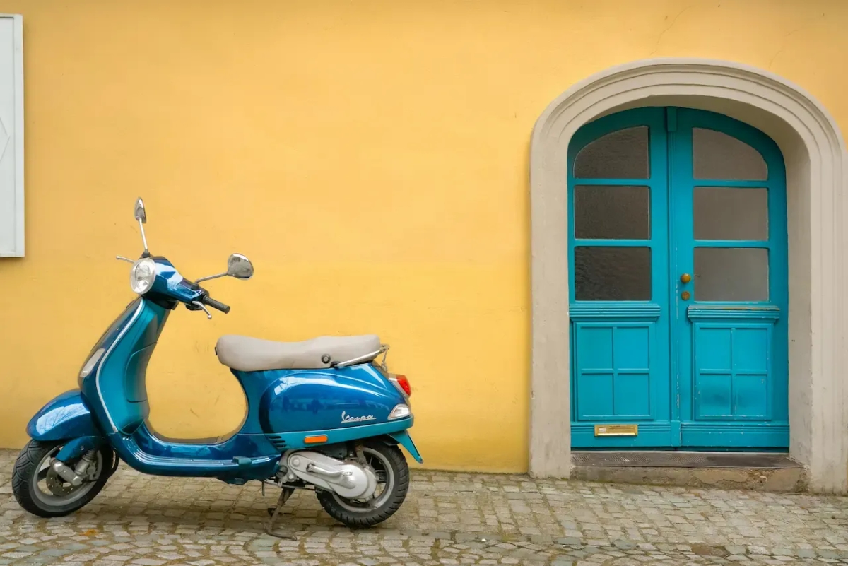 Ile kosztuje przerejestrowanie motoroweru? Oto ukryte opłaty!