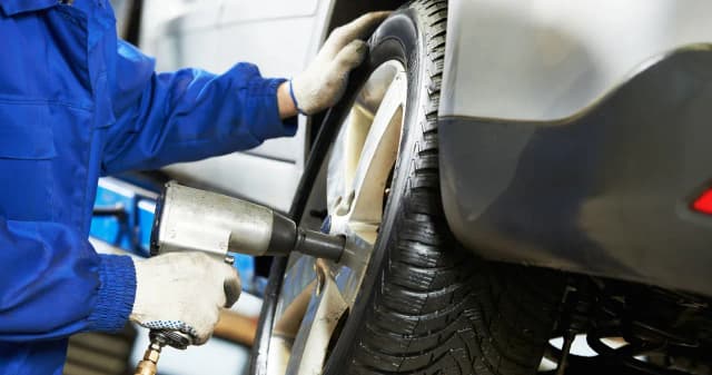 Ile kosztuje naprawa opony w wulkanizacji? Sprawdź ceny i oszczędź
