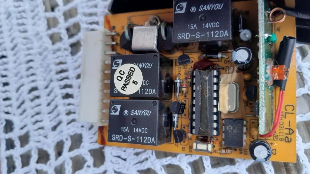 Jak zaprogramować pilot uniwersalny do centralnego zamka bez problemów