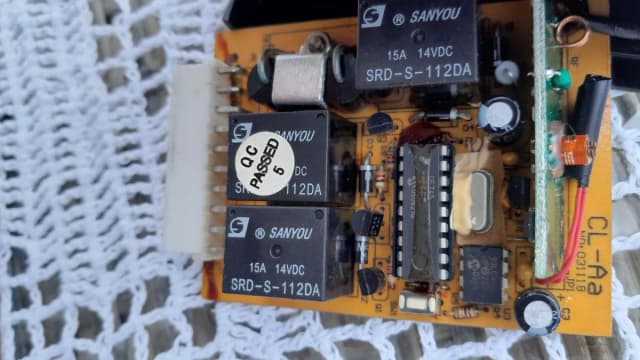 Jak zaprogramować pilot uniwersalny do centralnego zamka bez problemów